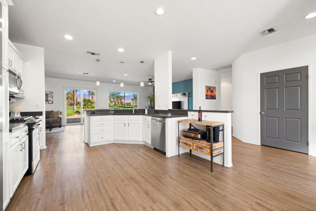 78310 Sunrise Mountain, Palm Desert CA: https://media.crmls.org/mediaz/2834e0fd-ad1c-459d-b5c1-b909a643babd.jpg