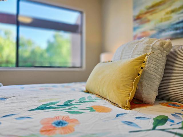 39219 Guardino Dr, Fremont CA: https://media.crmls.org/mediaz/2834eac9-26d2-412e-b03d-99985edfbb52.jpg