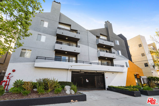 1626 Malcolm Avenue, Los Angeles CA: https://media.crmls.org/mediaz/283575c2-ebeb-43f8-b397-eeadabf56adc.jpg