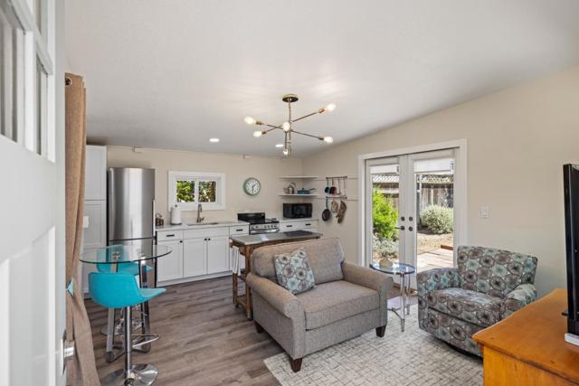 1022 Del Monte Boulevard, Pacific Grove CA: https://media.crmls.org/mediaz/283591a4-860f-47a1-87ff-2eb61db84342.jpg