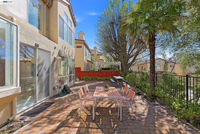 906 Vista Pointe Dr, San Ramon CA: https://media.crmls.org/mediaz/2835af8e-e1f2-4d3d-bc34-1c474b817677.jpg