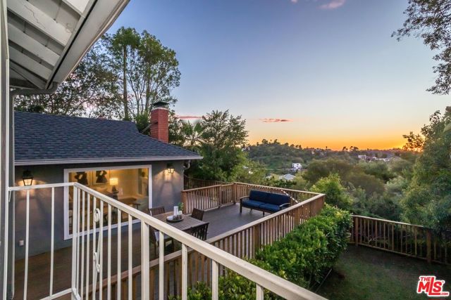 4015 Karelia Street, Los Angeles CA: https://media.crmls.org/mediaz/28365dfa-3757-440e-ad39-544532f10219.jpg