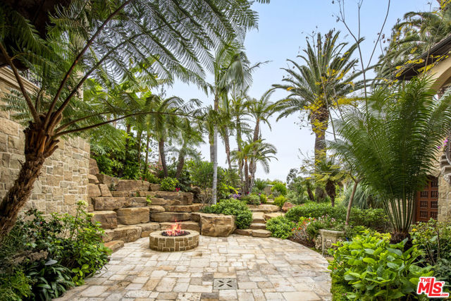 427 La Marina Drive, Camarillo CA: https://media.crmls.org/mediaz/28366d68-9556-40e6-a505-35dc1d0e7676.jpg
