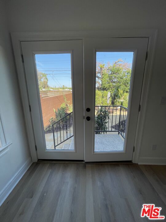 1086 West Boulevard, Los Angeles CA: https://media.crmls.org/mediaz/28370804-5d1a-4b97-87d0-042808fecf92.jpg