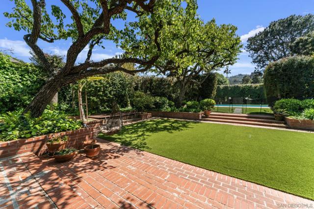 2315 Avenida De La Playa, La Jolla CA: https://media.crmls.org/mediaz/2837eb7b-ff28-413b-8f7f-60f469496d7a.jpg