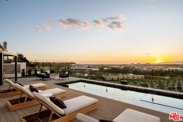 6592 Kentwood Bluffs Drive, Los Angeles CA: https://media.crmls.org/mediaz/28384423-a6cb-4e1c-802f-9bc52ee04e9c.jpg