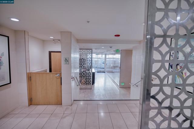 2655 Bush, San Francisco CA: https://media.crmls.org/mediaz/283845e5-ea3f-40d5-936f-dccc70687fe5.jpg