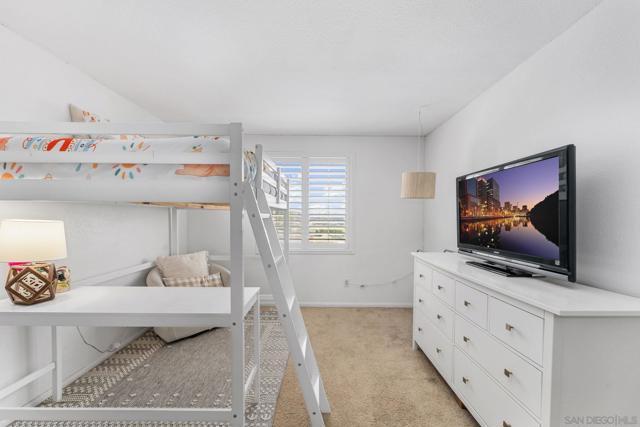 2169 Corte San Simeon, Chula Vista CA: https://media.crmls.org/mediaz/28389c63-78ee-45f2-92c0-53c1a33e6f27.jpg