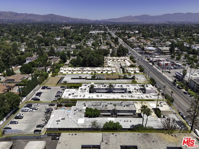 8567 Balboa Boulevard, Northridge CA: https://media.crmls.org/mediaz/28399698-5c77-4c8a-b3df-7db5d1b4dabd.jpg