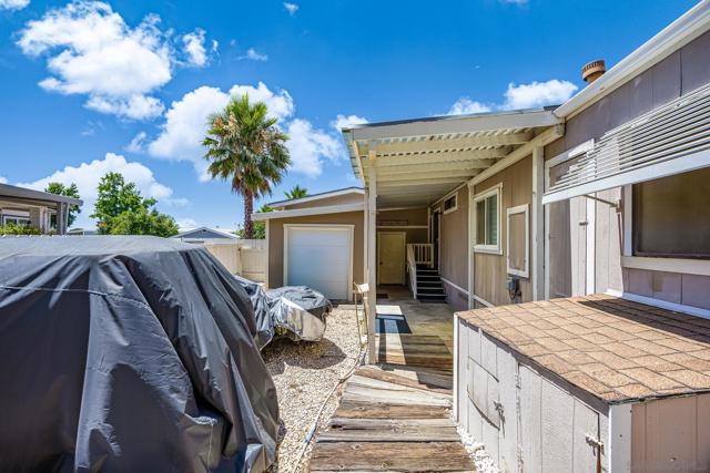 18218 Paradise Mountain Rd, Valley Center CA: https://media.crmls.org/mediaz/2839a3a8-3f0b-4144-bc9a-de93686d52ae.jpg