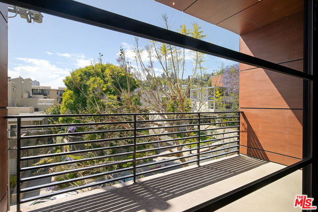 8788 Shoreham Drive, West Hollywood CA: https://media.crmls.org/mediaz/2839f323-2dce-40a9-836a-a403e5014f47.jpg