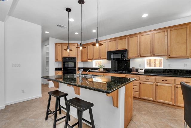 5618 Arcadia Cir, Discovery Bay CA: https://media.crmls.org/mediaz/283a165a-f1b1-4a1b-b445-280cbc731281.jpg