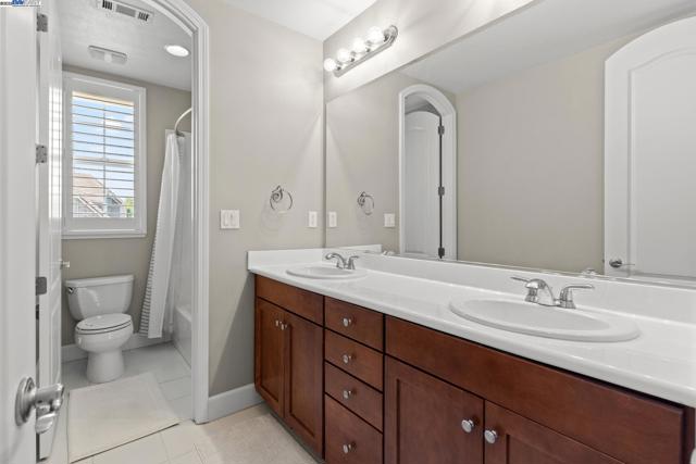 1736 Cottswald St, Danville CA: https://media.crmls.org/mediaz/283aaa83-1067-476e-b419-b96db3920c3c.jpg