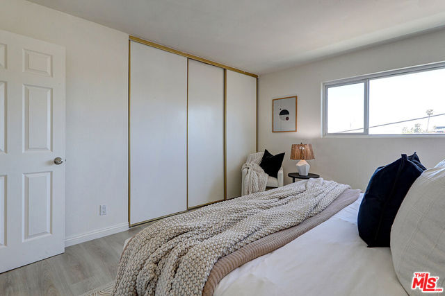 2452 Chelsea Place, Santa Monica CA: https://media.crmls.org/mediaz/283abe05-df83-4a8f-86cb-bd1429e4b942.jpg
