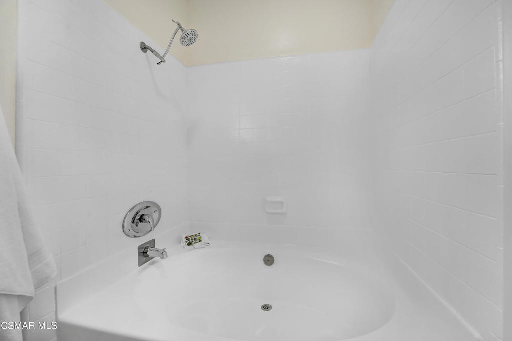https://media.crmls.org/mediaz/283b3ab0-0dac-4210-9679-cc10309e1d7e.jpg?preset=X-Large