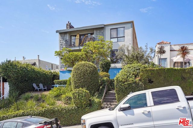 209 4th Avenue photo 4