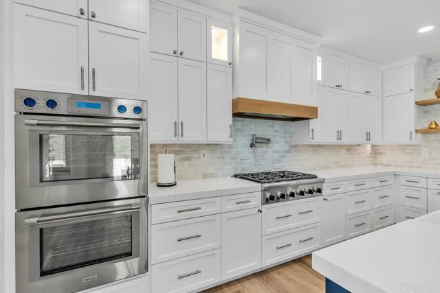 Detail Gallery Image 6 of 53 For 1404 Logan Ct, Escondido,  CA 92027 - 5 Beds | 4 Baths