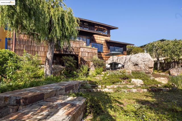 636 Vincente Ave, Berkeley CA: https://media.crmls.org/mediaz/283c37a9-b1fa-4cb9-88ab-6ecde840b40c.jpg
