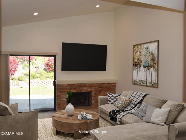 2462 Rikkard Drive, Thousand Oaks CA: https://media.crmls.org/mediaz/283c6962-5f9b-4472-a62f-cbad975a58fc.jpg