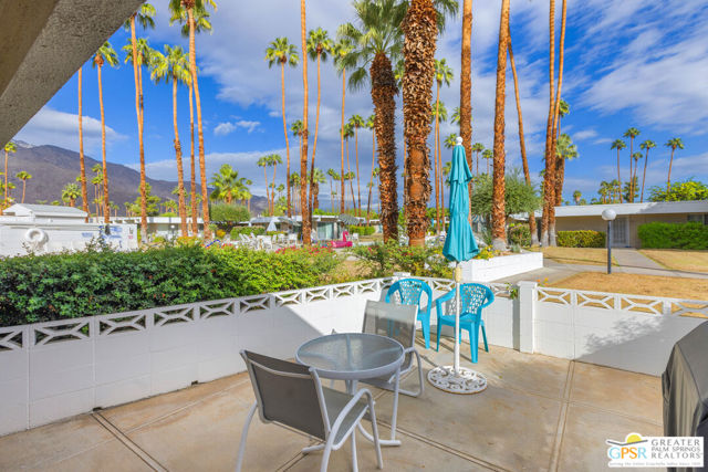 2033 E Ramon Road, Palm Springs CA: https://media.crmls.org/mediaz/283d28cf-1e31-48c1-bac9-2fd23878f413.jpg