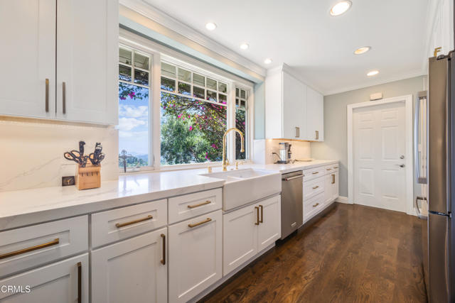 Detail Gallery Image 20 of 69 For 9670 Crystal View Dr., Tujunga,  CA 91042 - 3 Beds | 2 Baths