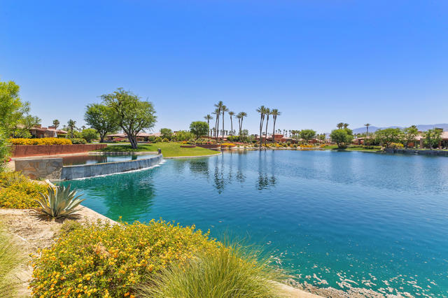 79900 De Sol A Sol, La Quinta CA: https://media.crmls.org/mediaz/283dca65-bf22-403a-a486-ffa1967bfa37.jpg