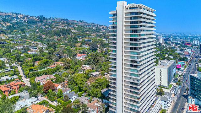 9255 Doheny Road, West Hollywood CA: https://media.crmls.org/mediaz/283de40f-66e2-43a3-a934-0045be3cf260.jpg