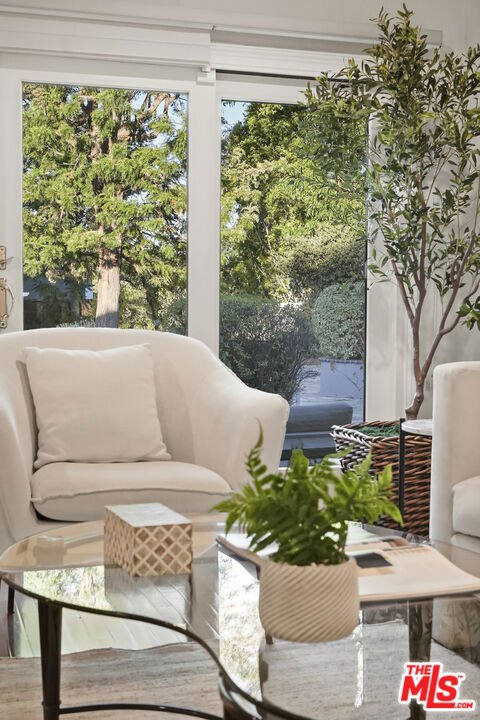 6002 Jumilla Avenue, Woodland Hills CA: https://media.crmls.org/mediaz/283e0392-3c1a-428c-b01d-1d5f796d7bee.jpg