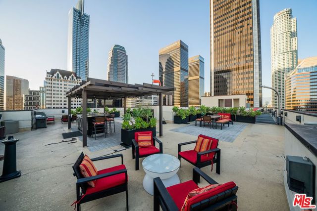 655 S Hope Street, Los Angeles CA: https://media.crmls.org/mediaz/283e4c58-4d9a-4282-a153-6cb0cd334d43.jpg