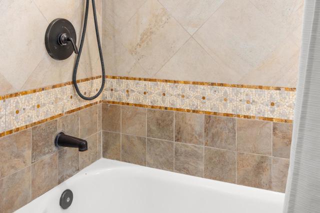 5 Tuscany Court, Scotts Valley CA: https://media.crmls.org/mediaz/283e6d48-abb7-47aa-9c11-ec814381a600.jpg