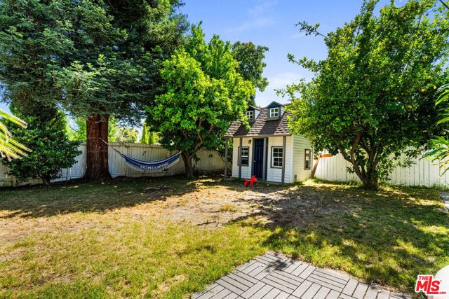 14034 Valerio Street, Van Nuys CA: https://media.crmls.org/mediaz/283f0c74-32f8-4e2f-a0c1-a91f069c3124.jpg