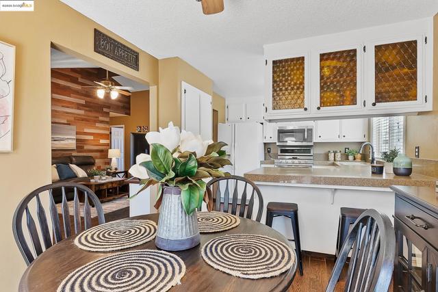 53 Zinfandel Ct, Oakley CA: https://media.crmls.org/mediaz/283fdf03-671e-4453-ba19-9d0a5c663895.jpg