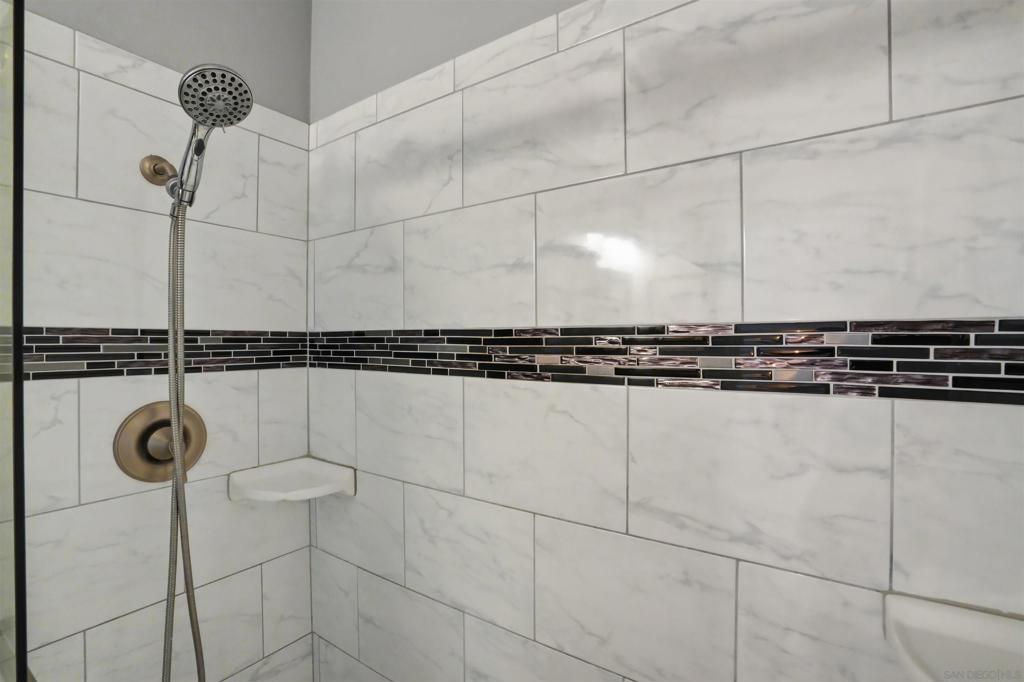 https://media.crmls.org/mediaz/28400358-d840-439e-8a16-8884b5f2e264.jpg?preset=X-Large
