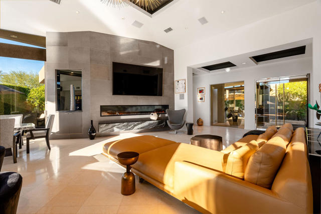 108 Waterford Circle, Rancho Mirage CA: https://media.crmls.org/mediaz/284016a3-3091-4174-a8f9-9d67b978a13e.jpg