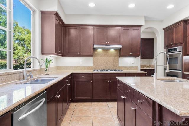 2957 Ranch Gate Rd, Chula Vista CA: https://media.crmls.org/mediaz/2840321d-adcf-4ab0-9632-58b50f9365a0.jpg