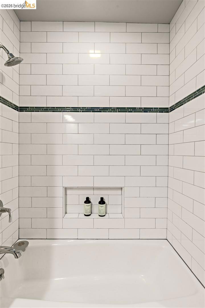 https://media.crmls.org/mediaz/28403970-e8ca-4550-8923-c50b755afae0.jpg?preset=X-Large