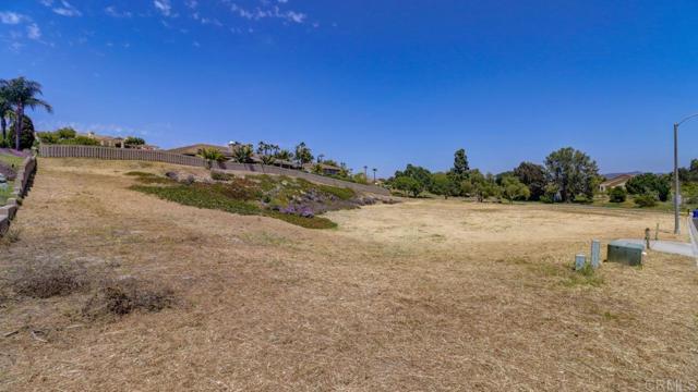 0 Altamira Court, Vista CA: https://media.crmls.org/mediaz/2840adf2-67c8-4d9d-a14f-51be90977f9a.jpg