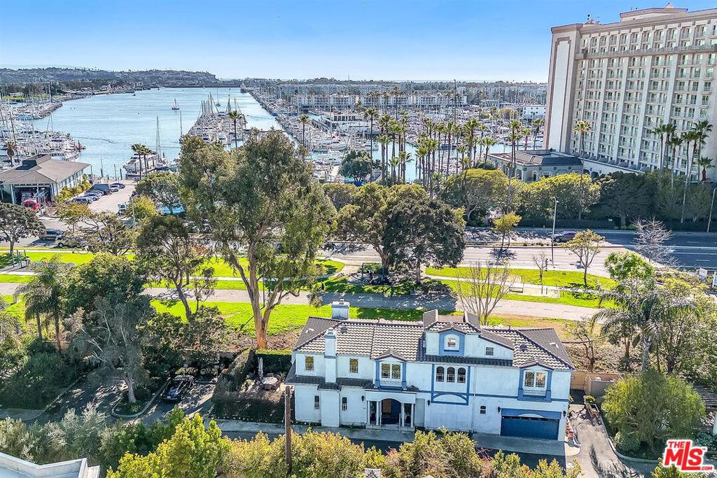 928 Harbor Crossing Lane