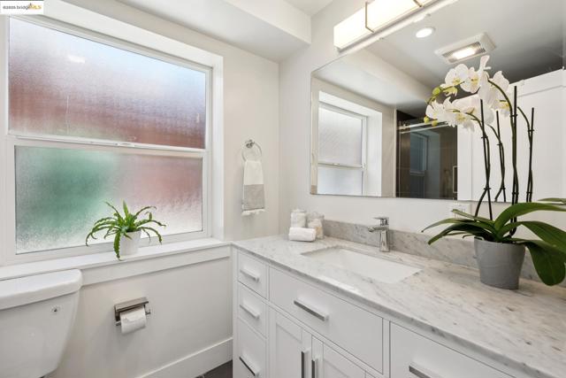 864 Arlington Ave, Oakland CA: https://media.crmls.org/mediaz/284160ae-6c42-4176-8668-b93402e604d9.jpg