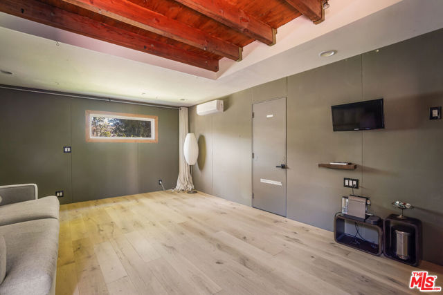 2770 La Castana Drive, Los Angeles CA: https://media.crmls.org/mediaz/28419641-f8b9-4a59-a619-d8d762f82436.jpg