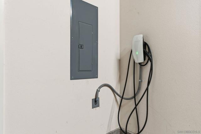 4382 Pacifica Way, Oceanside CA: https://media.crmls.org/mediaz/28419668-f1e2-4fd2-9d35-f66b01964025.jpg