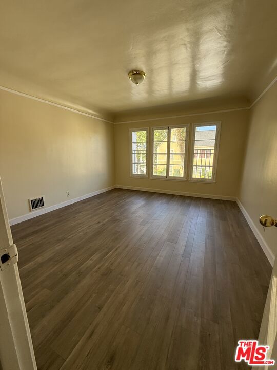 4196 5th Avenue, Los Angeles CA: https://media.crmls.org/mediaz/28422077-53df-490b-b5b9-cb7cbb096ded.jpg