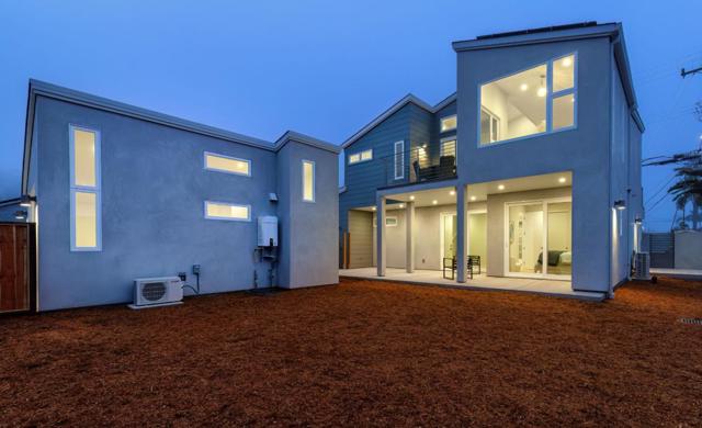 355 30th Avenue, Santa Cruz CA: https://media.crmls.org/mediaz/28423772-9093-41a0-88f4-7a2ce21a5b6b.jpg
