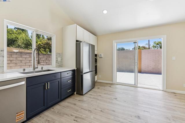32555 Lake Bridgeport St, Fremont CA: https://media.crmls.org/mediaz/28423ce2-2ea8-4a5c-acde-ac03f2528a0a.jpg