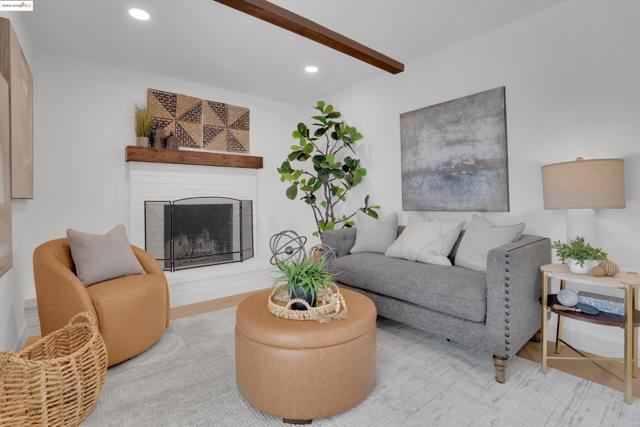 946 Notre Dame Ave, Concord CA: https://media.crmls.org/mediaz/2842838c-ccae-41a0-b1c6-124e8c0cd4fd.jpg