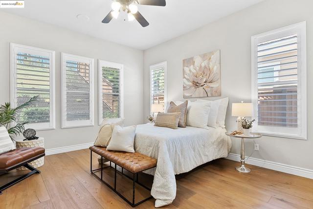 1627 Healing Rock Ct, Brentwood CA: https://media.crmls.org/mediaz/2842e507-3474-4cbc-9169-56155eb3a2d6.jpg