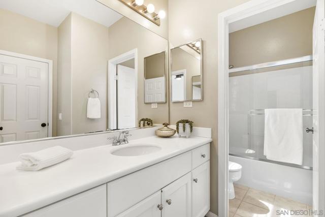 2337 Douglaston Glen, Escondido CA: https://media.crmls.org/mediaz/284364e0-0210-4c0a-aaad-3e9e58765a6e.jpg