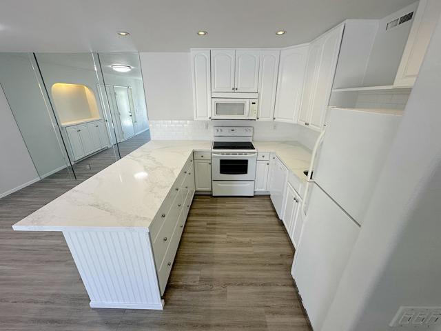 1262 Sunflower N Circle, Palm Springs CA: https://media.crmls.org/mediaz/28437637-e755-4f2e-9184-6d2ee47e44b5.jpg