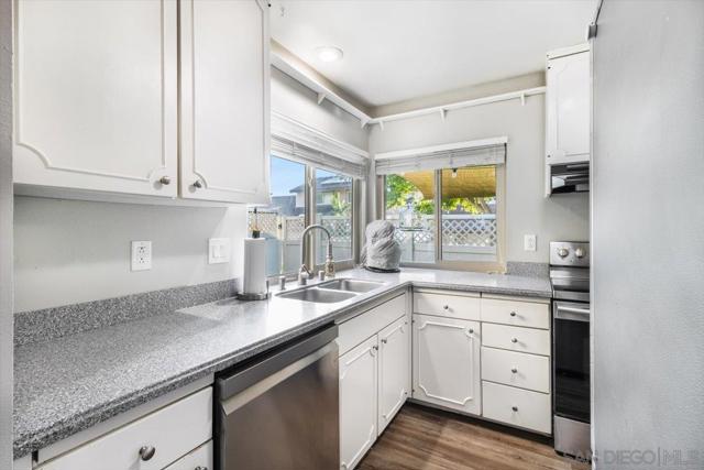 220 Eveningside Gln, Escondido CA: https://media.crmls.org/mediaz/2843ac7b-3d35-4d11-b17d-b2549c167c5e.jpg