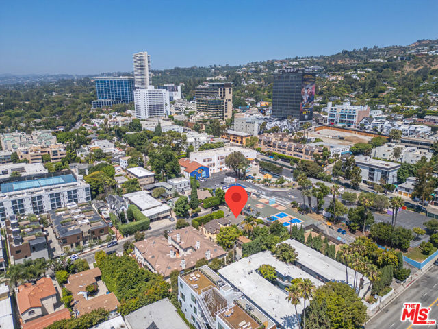 946 Hilldale Avenue, West Hollywood CA: https://media.crmls.org/mediaz/28445af9-50ba-4111-87c2-f50c536d6cbb.jpg